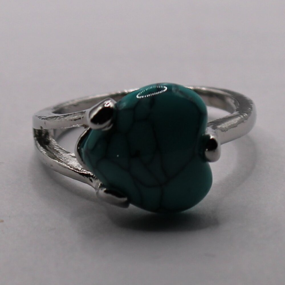 1112510-US 7.5 Heart Blue Stone Ring.